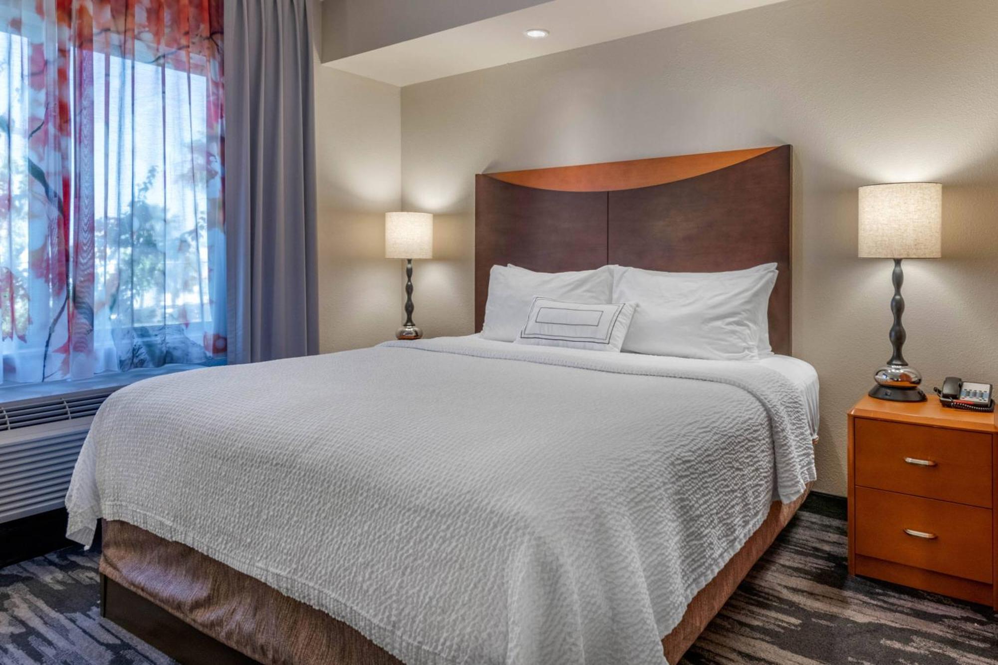 Fairfield Inn And Suites Holiday Tarpon Springs מראה חיצוני תמונה